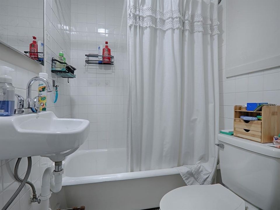 426 E. Citrus - Unit#4, Bathroom