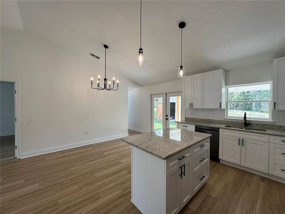 Active With Contract: $2,400 (3 beds, 2 baths, 1812 Square Feet)