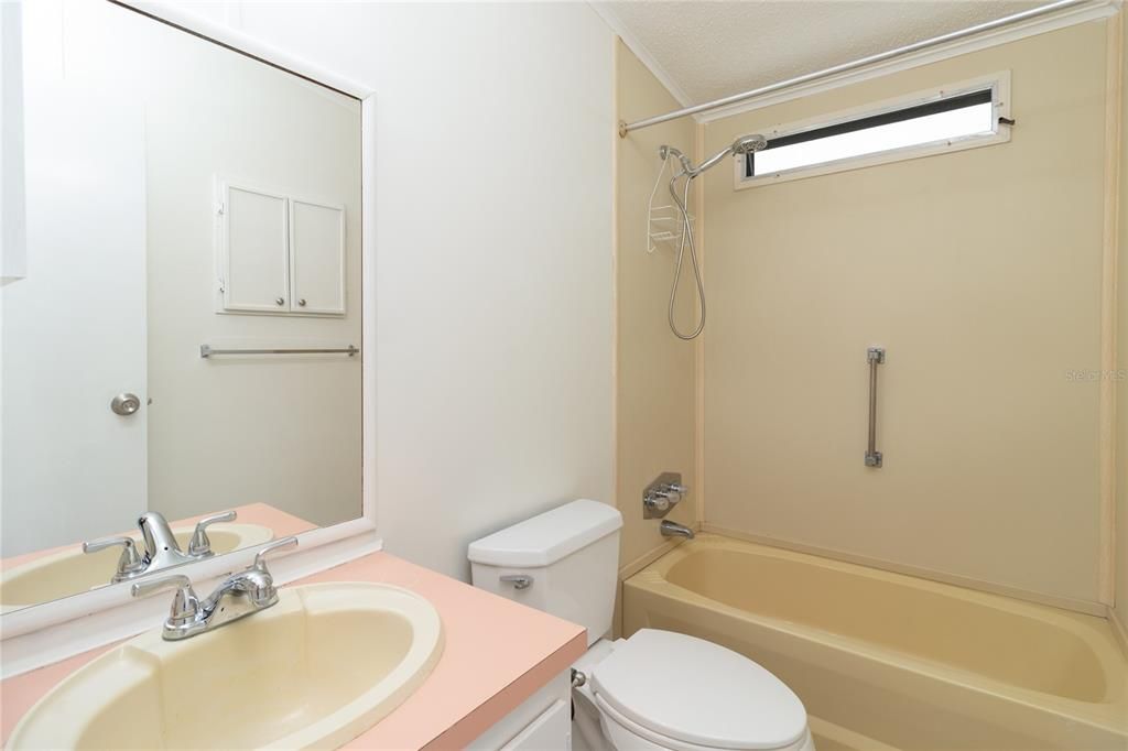 For Sale: $143,500 (2 beds, 2 baths, 960 Square Feet)