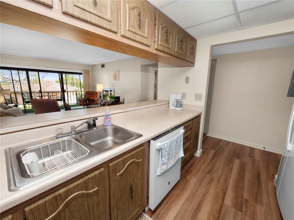 For Sale: $144,900 (2 beds, 2 baths, 954 Square Feet)