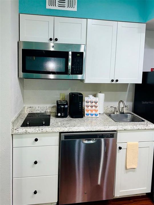 For Sale: $189,000 (1 beds, 1 baths, 524 Square Feet)