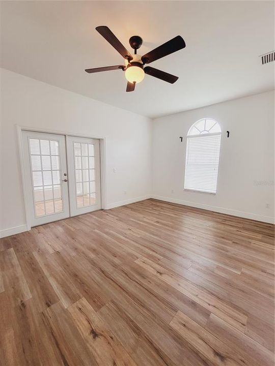 Active With Contract: $2,200 (3 beds, 2 baths, 1336 Square Feet)