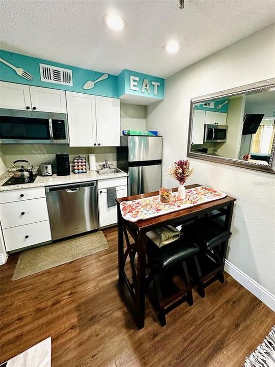For Sale: $189,500 (1 beds, 1 baths, 524 Square Feet)