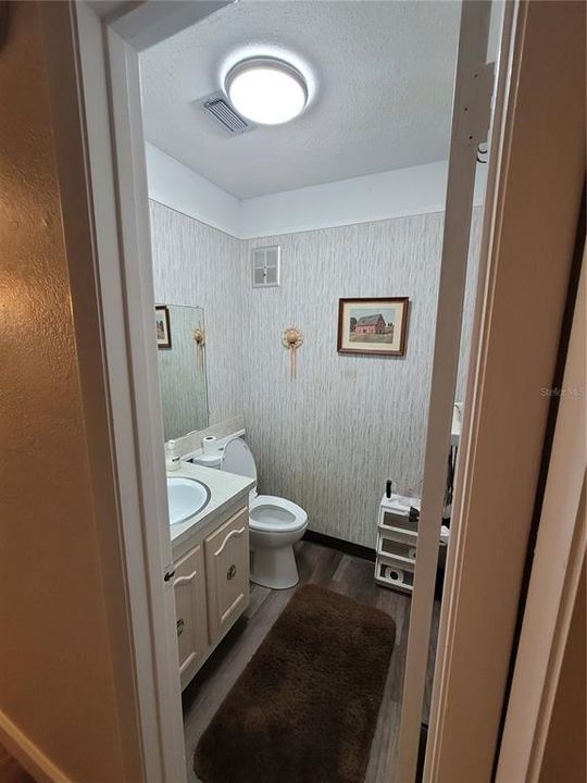 For Sale: $115,000 (1 beds, 1 baths, 779 Square Feet)