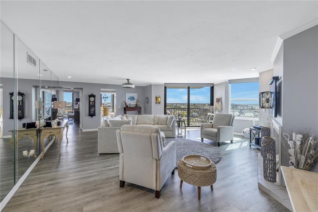 Recently Sold: $1,150,000 (2 beds, 2 baths, 1670 Square Feet)