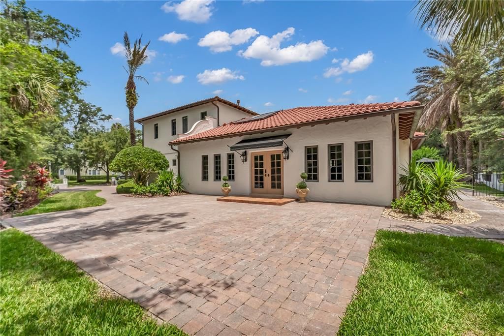 For Sale: $2,970,000 (6 beds, 4 baths, 6700 Square Feet)