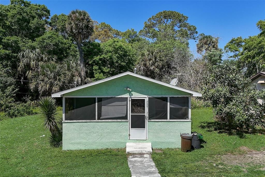 Recently Sold: $119,900 (2 beds, 1 baths, 723 Square Feet)