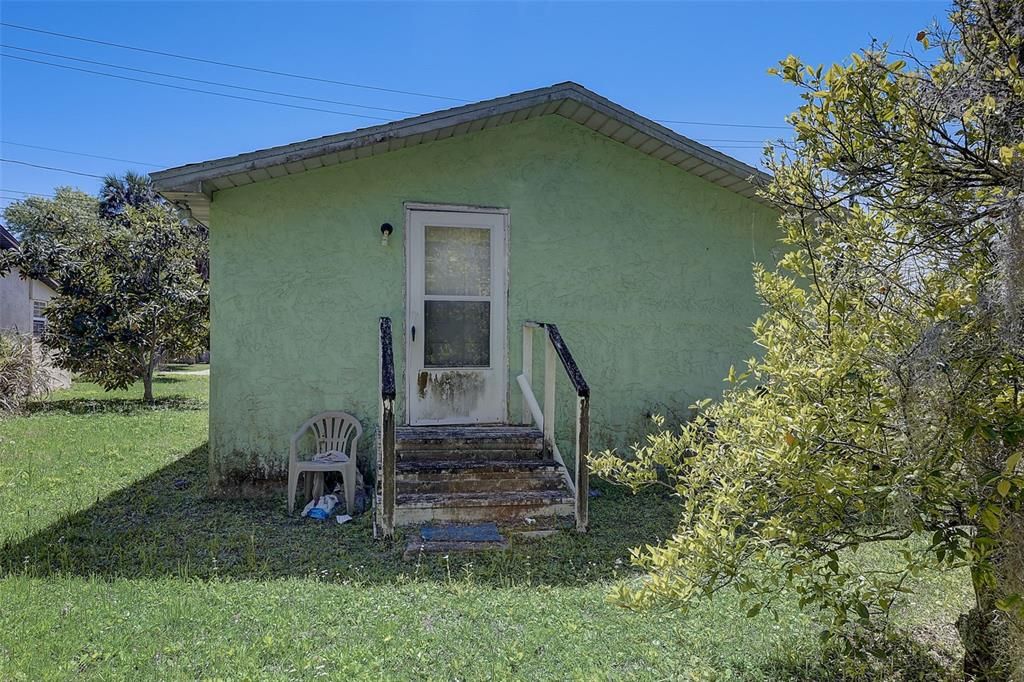 Recently Sold: $119,900 (2 beds, 1 baths, 723 Square Feet)