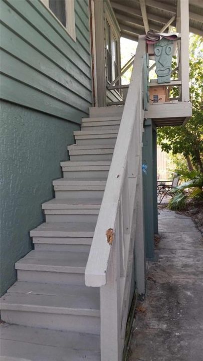 Access to 2nd floor - outside steps