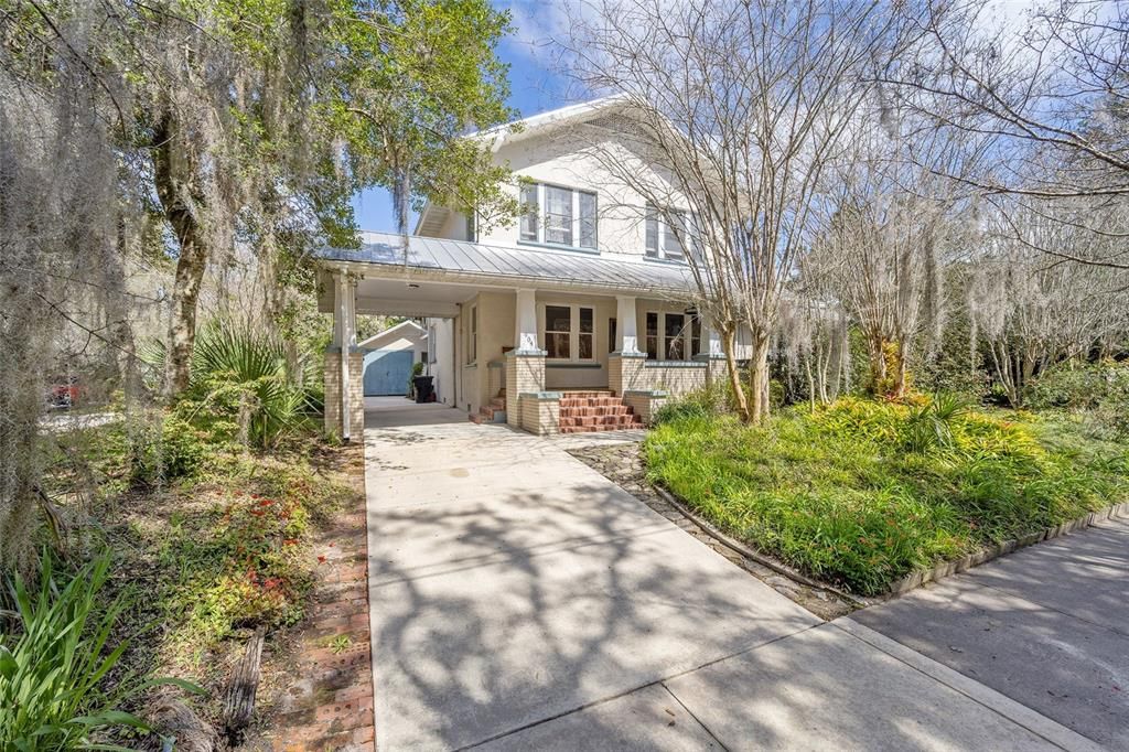 Recently Sold: $650,000 (4 beds, 2 baths, 2420 Square Feet)