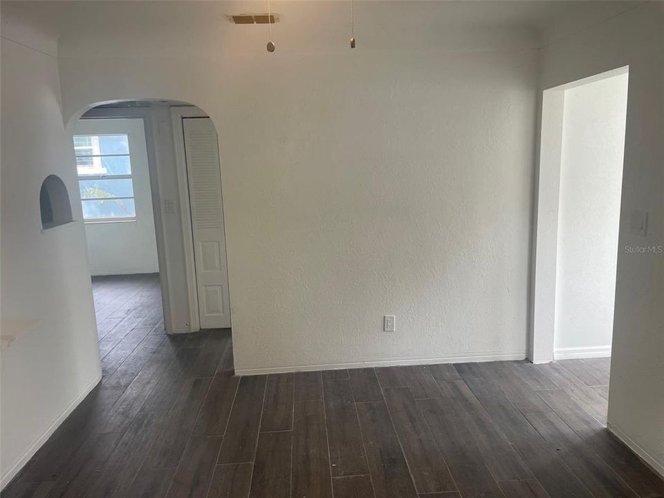 Recently Rented: $2,100 (3 beds, 1 baths, 800 Square Feet)
