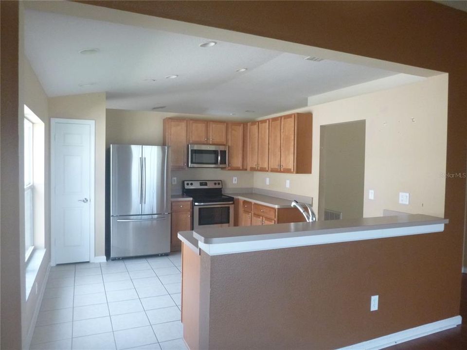 For Rent: $2,200 (3 beds, 2 baths, 1814 Square Feet)