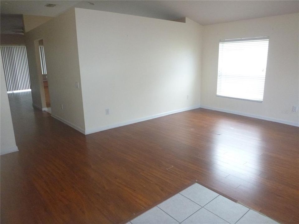 For Rent: $2,200 (3 beds, 2 baths, 1814 Square Feet)