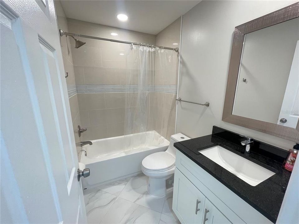 Active With Contract: $1,950 (2 beds, 2 baths, 1000 Square Feet)