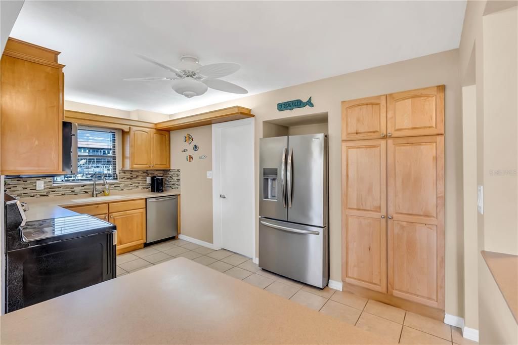 Active With Contract: $475,000 (2 beds, 2 baths, 1296 Square Feet)