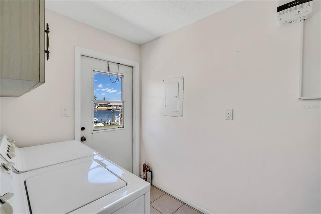 Active With Contract: $475,000 (2 beds, 2 baths, 1296 Square Feet)