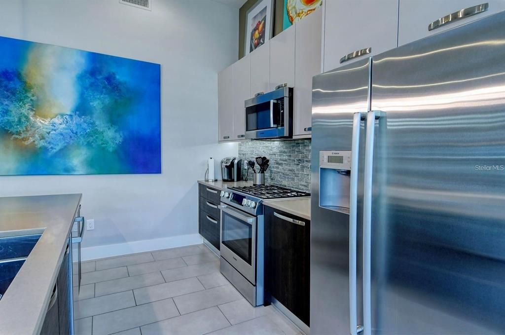 Active With Contract: $3,700 (2 beds, 2 baths, 1747 Square Feet)