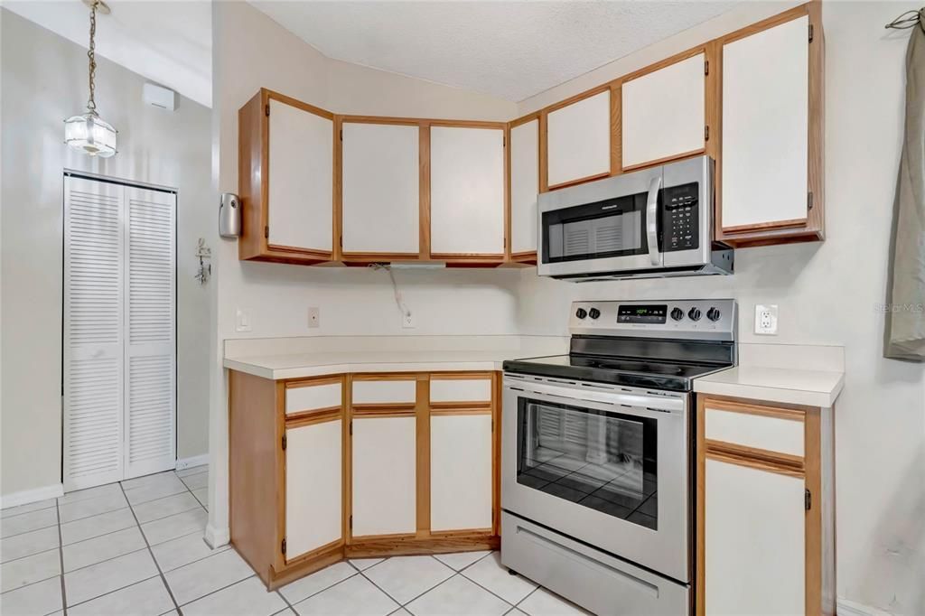 Recently Sold: $265,000 (3 beds, 2 baths, 1041 Square Feet)