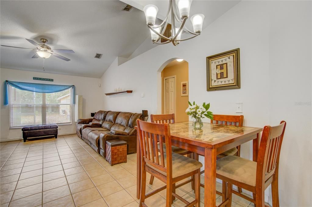 For Sale: $389,900 (3 beds, 2 baths, 1664 Square Feet)