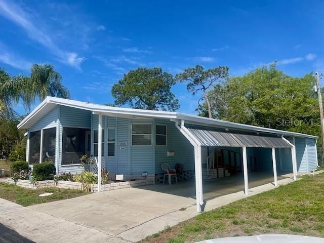 1993 Corner lot extended wide driveway