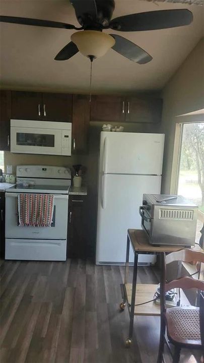 Active With Contract: $174,000 (2 beds, 1 baths, 784 Square Feet)