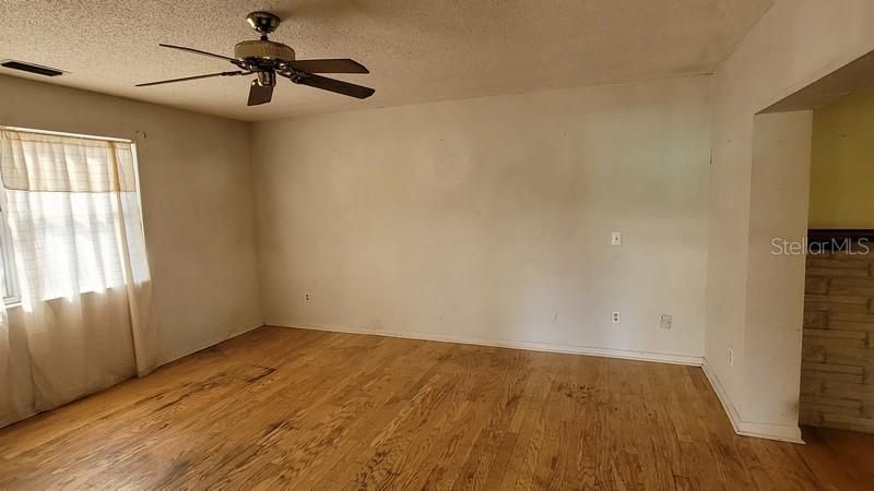 Recently Sold: $165,000 (2 beds, 1 baths, 1010 Square Feet)
