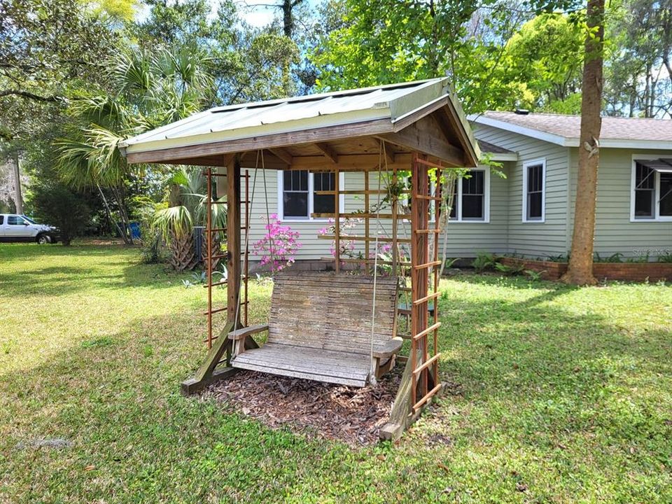 Front yard swing