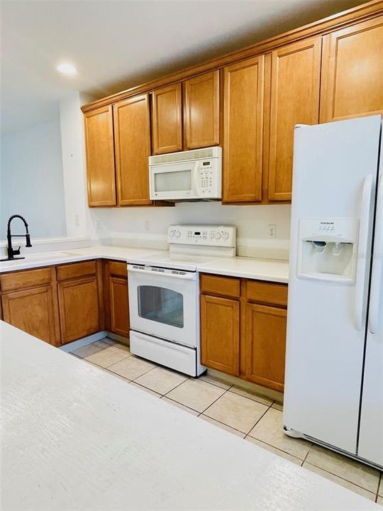 Recently Sold: $260,000 (2 beds, 2 baths, 987 Square Feet)