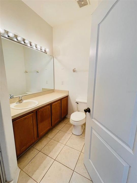 最近售出: $260,000 (2 贝兹, 2 浴室, 987 平方英尺)