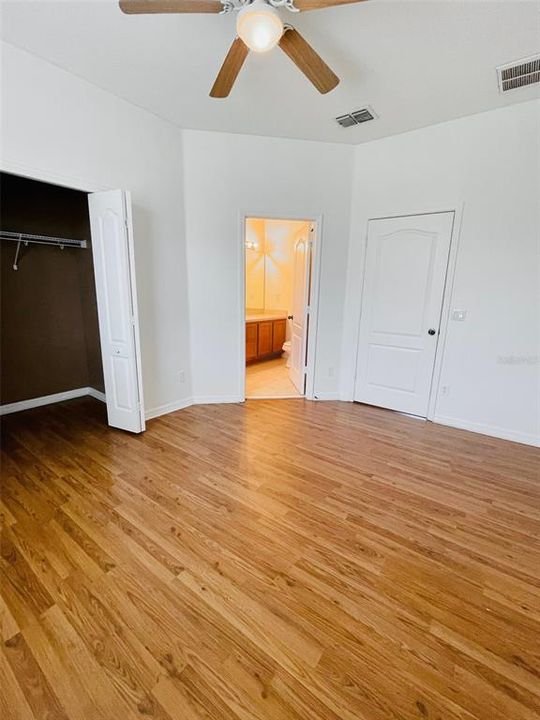 Recently Sold: $260,000 (2 beds, 2 baths, 987 Square Feet)