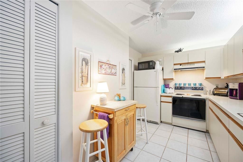 For Sale: $245,000 (2 beds, 2 baths, 1130 Square Feet)