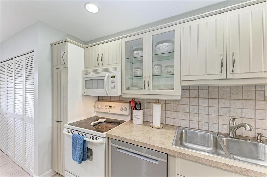 Recently Sold: $249,000 (2 beds, 2 baths, 1118 Square Feet)