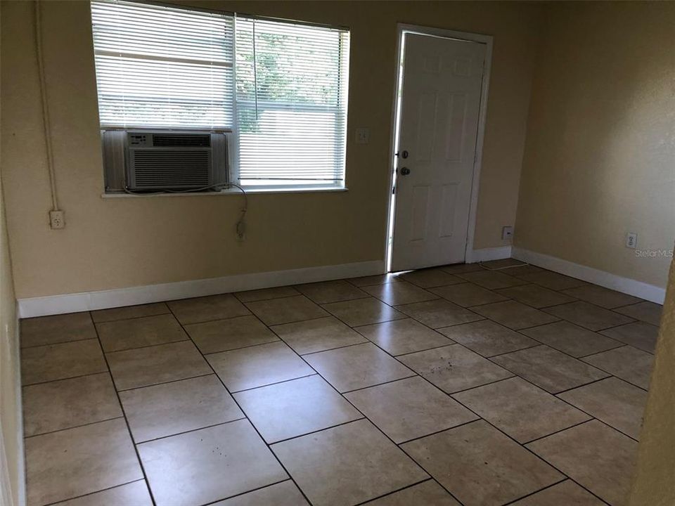 For Rent: $1,200 (2 beds, 1 baths, 624 Square Feet)