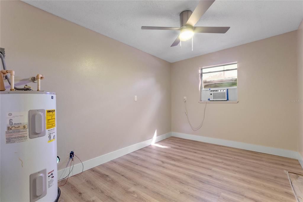Recently Sold: $230,000 (3 beds, 2 baths, 1078 Square Feet)