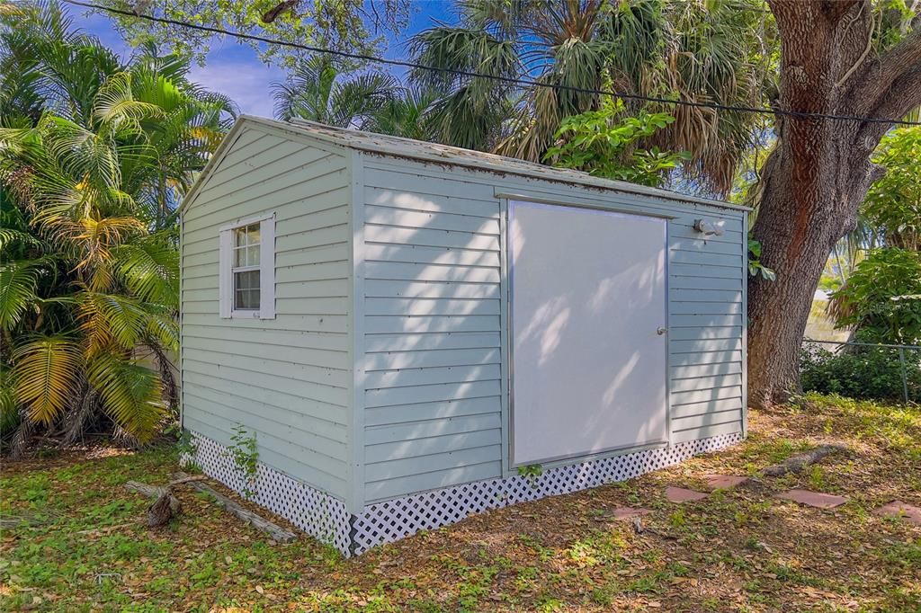 Active With Contract: $885,000 (3 beds, 2 baths, 1514 Square Feet)