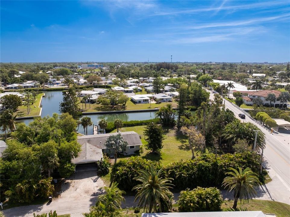 Active With Contract: $885,000 (3 beds, 2 baths, 1514 Square Feet)