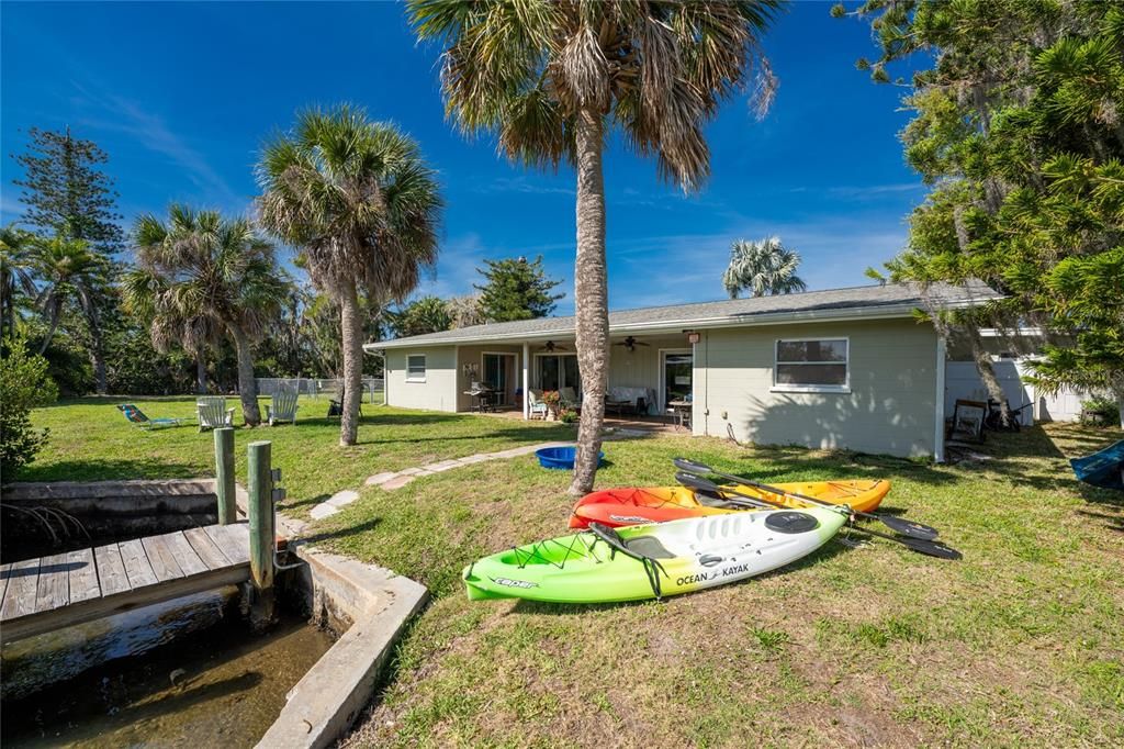 Active With Contract: $885,000 (3 beds, 2 baths, 1514 Square Feet)