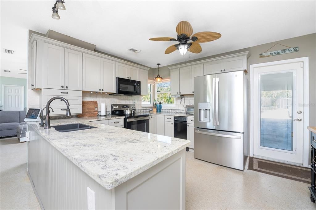 Active With Contract: $885,000 (3 beds, 2 baths, 1514 Square Feet)