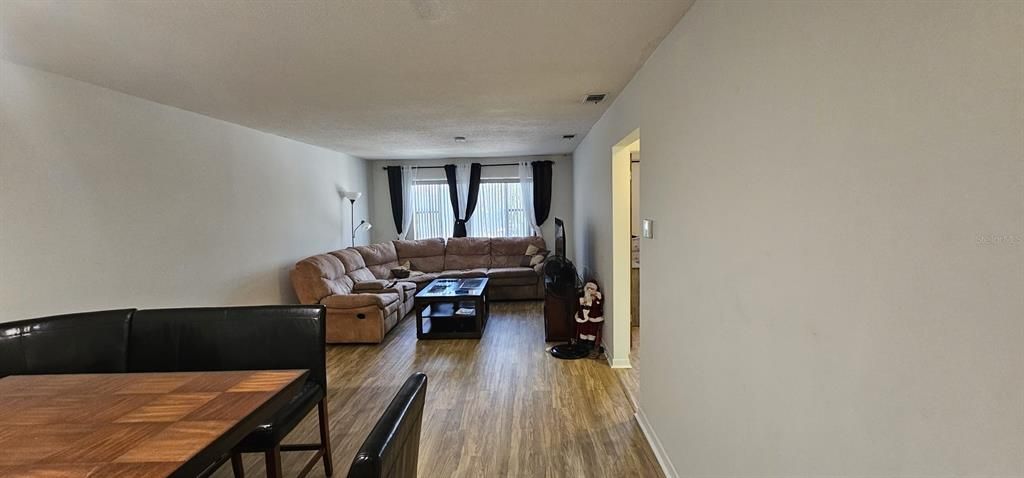 For Rent: $1,250 (1 beds, 1 baths, 765 Square Feet)