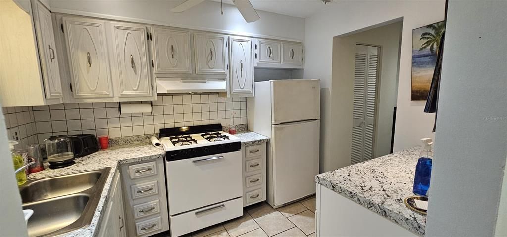 For Rent: $1,250 (1 beds, 1 baths, 765 Square Feet)