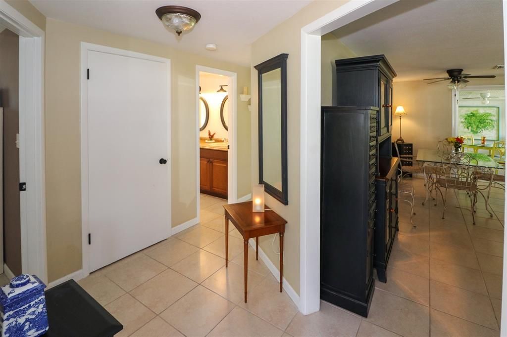 For Sale: $235,000 (2 beds, 2 baths, 1221 Square Feet)