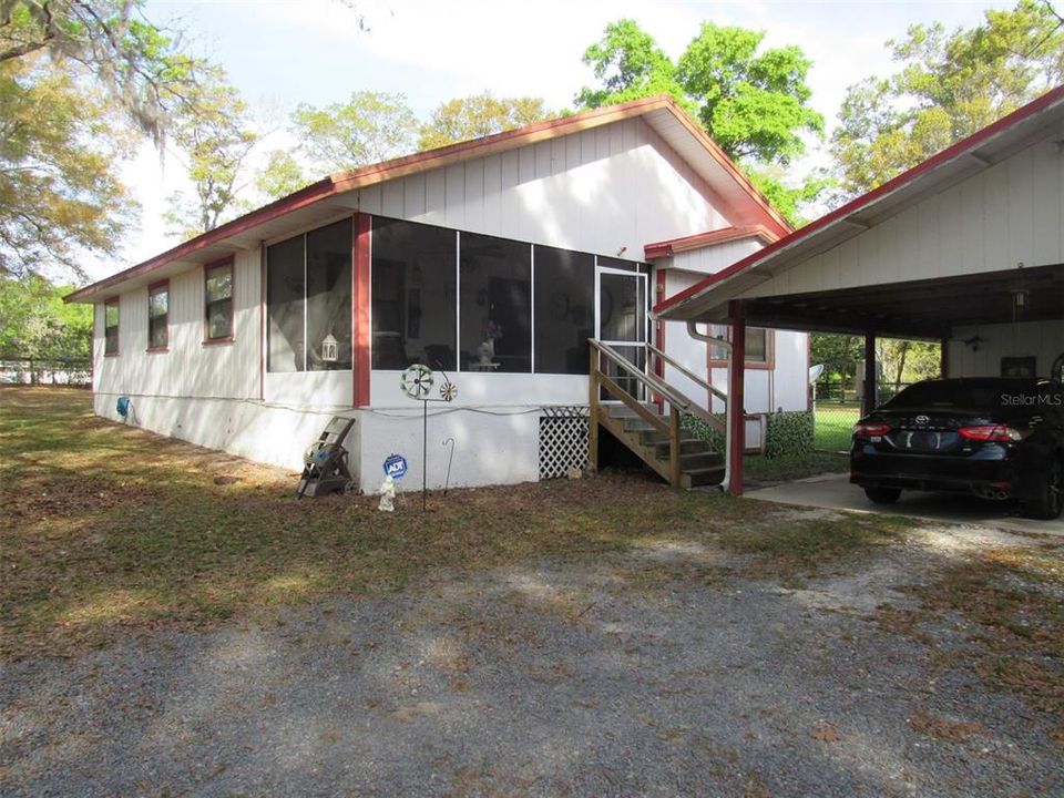 Active With Contract: $225,000 (3 beds, 3 baths, 1989 Square Feet)