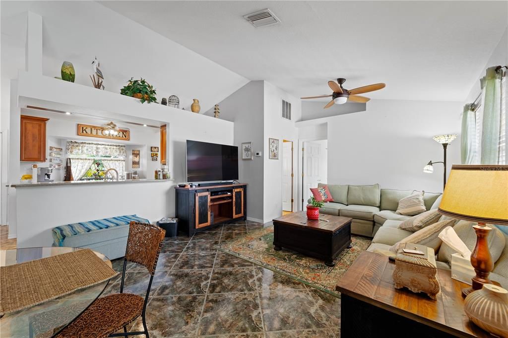 Active With Contract: $435,900 (3 beds, 2 baths, 1297 Square Feet)