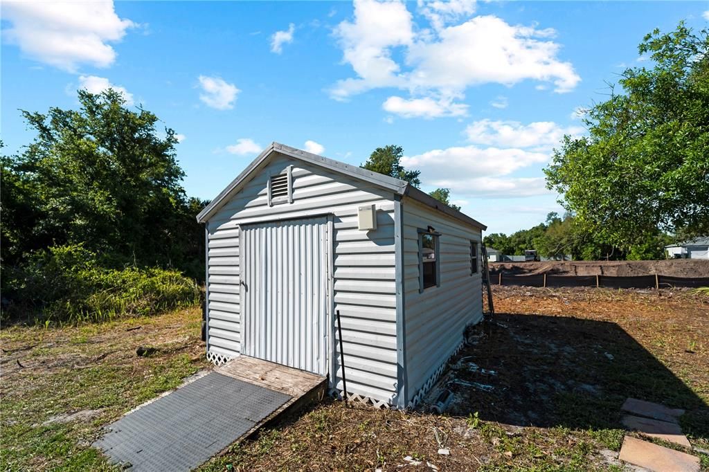 Active With Contract: $435,900 (3 beds, 2 baths, 1297 Square Feet)