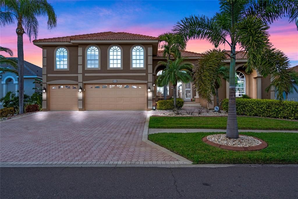 Recently Sold: $1,299,000 (5 beds, 3 baths, 3559 Square Feet)