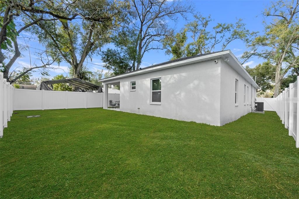 Active With Contract: $319,900 (3 beds, 2 baths, 1389 Square Feet)