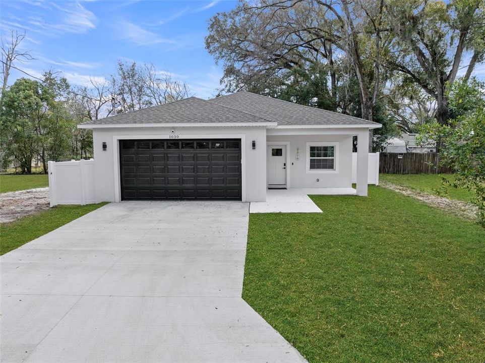 Active With Contract: $319,900 (3 beds, 2 baths, 1389 Square Feet)