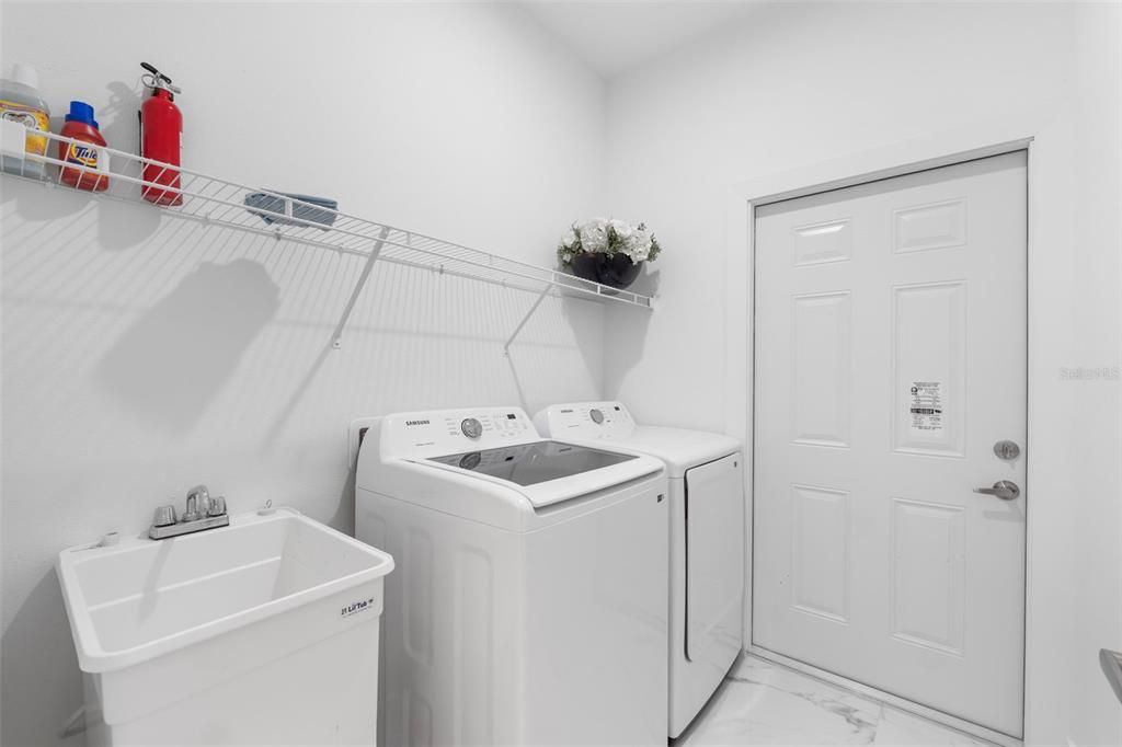 Active With Contract: $319,900 (3 beds, 2 baths, 1389 Square Feet)