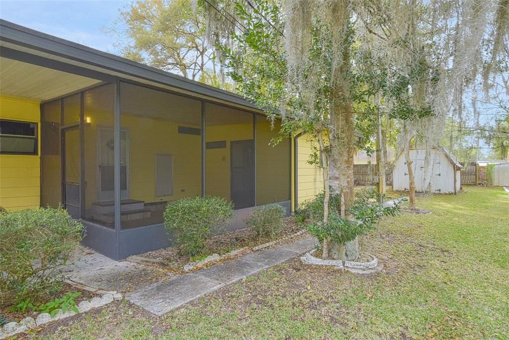 Recently Sold: $99,500 (3 beds, 2 baths, 1229 Square Feet)