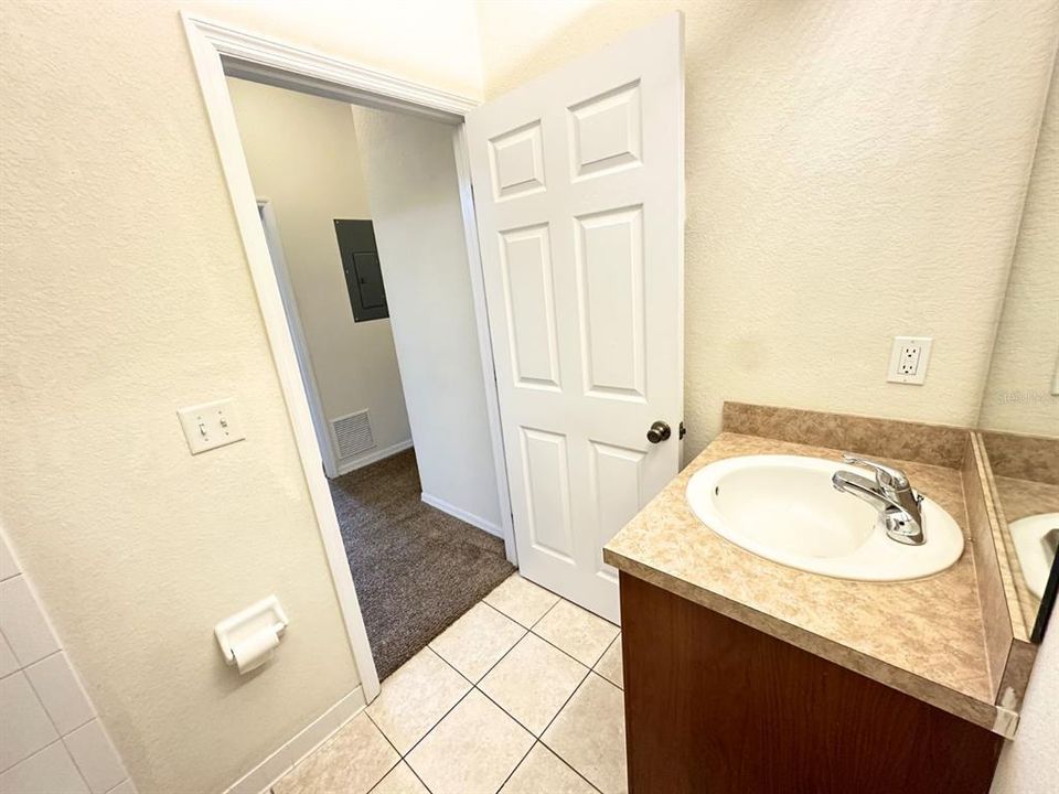 For Sale: $194,900 (2 beds, 2 baths, 1017 Square Feet)